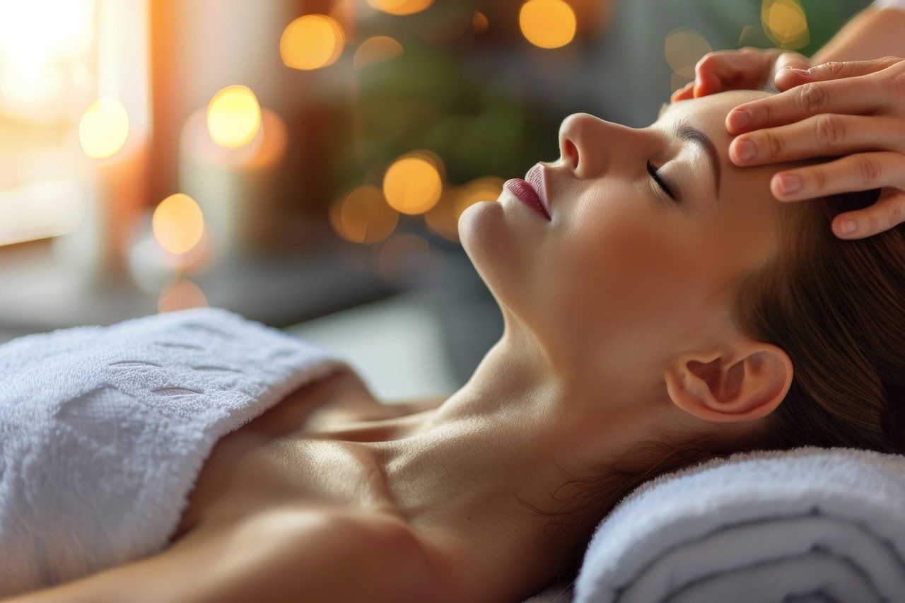 Beauty services discounts by Make Me Up by Lina