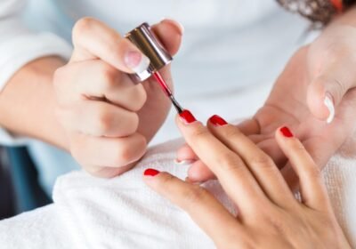 nail-salon-8814106_1280-1